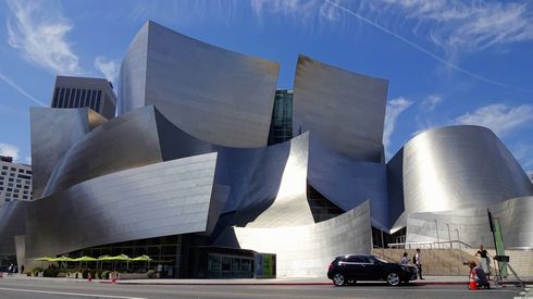 空間が歪む フランク ゲーリー設計のウォルト ディズニー コンサートホールが度肝を抜く ロサンゼルス